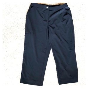 Weekends by Chico’s black Capri pants size 0